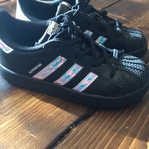 SOLD 🌟Kids SuperStar Adidas, New Size 9